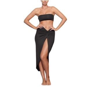 Skims Signature Swim Sarong Skirt Coverup
Onyx Black 3XL